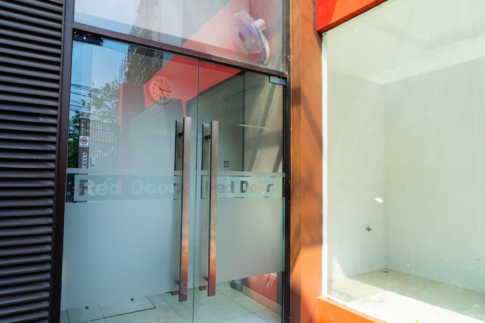 Reddoorz Plus @ Sawah Besar Jakarta Exterior photo